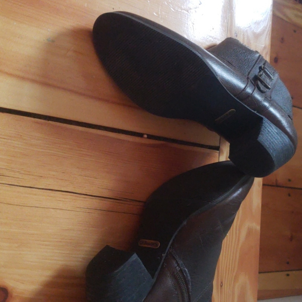 Boots - Picture 3 of 5